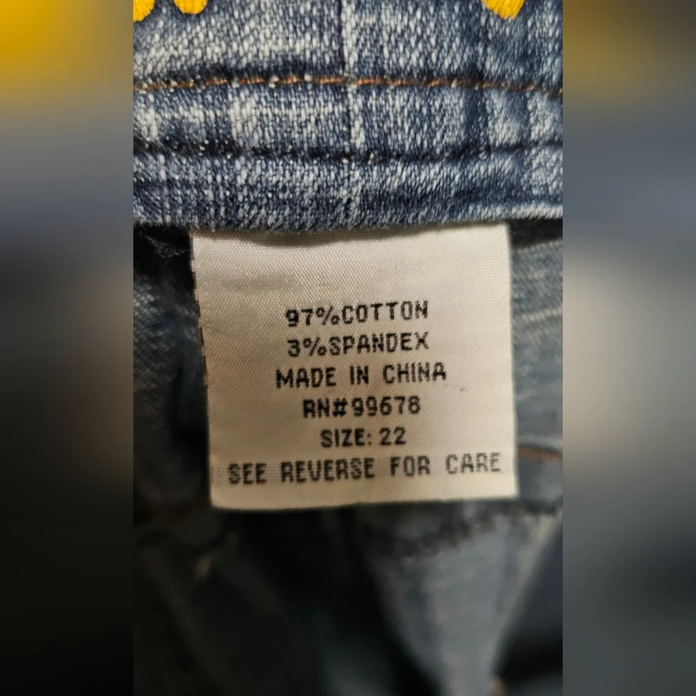 Hydraulic Women's Dark Blue Jean Bermuda Shorts 22 - Picture 3 of 3